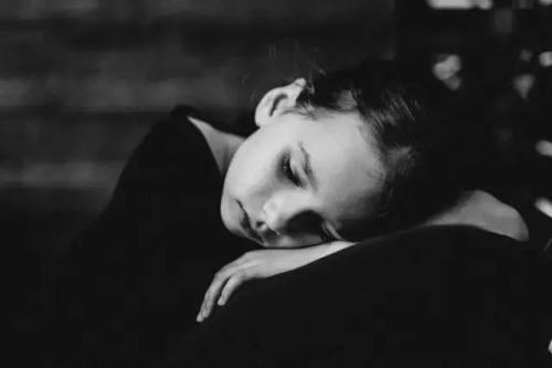 摆脱失眠的好方法—经颅磁治疗仪