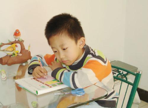 小孩子注意力不集中要怎么办