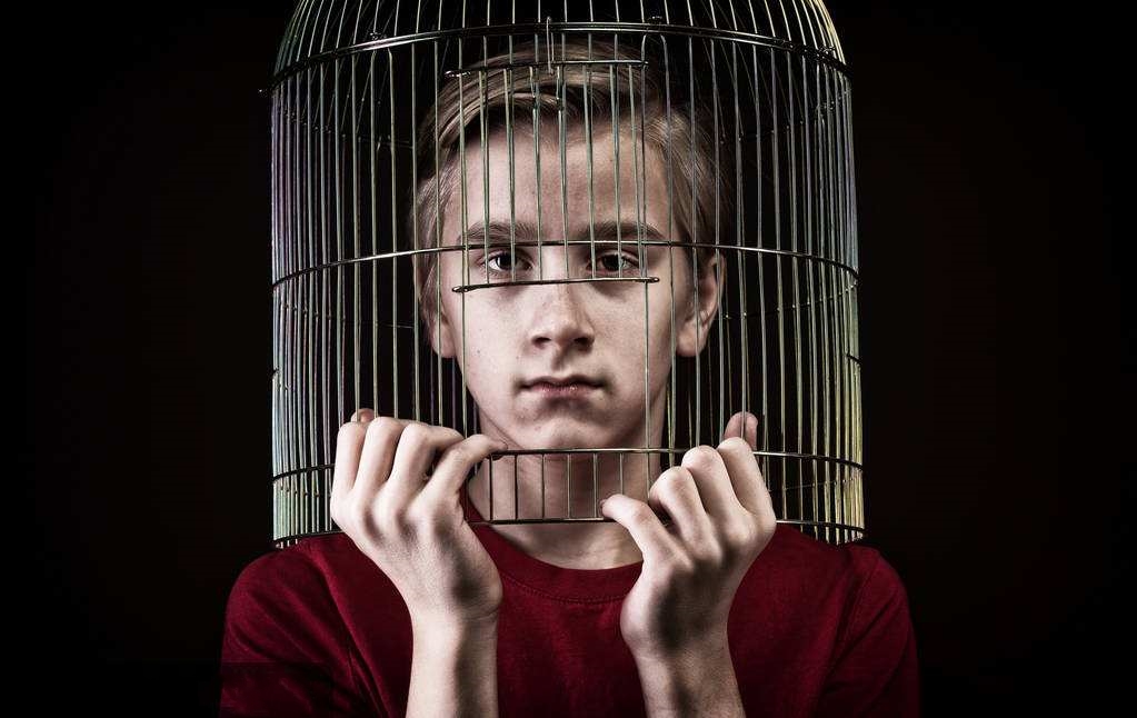 患自闭症的小孩有什么样的典型症状表现